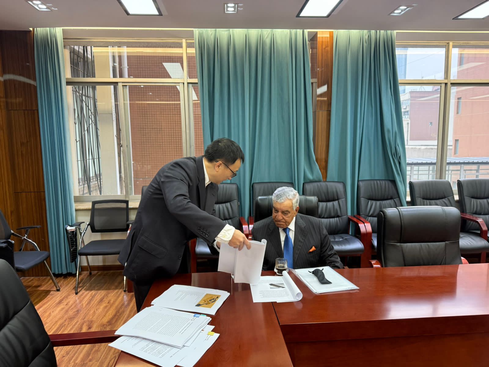  بإجماع دولي.. زاهي حواس يتلقى تكريماً رفيعاً من جامعة شنغهاي تقديراً لإسهاماته في علم المصريات